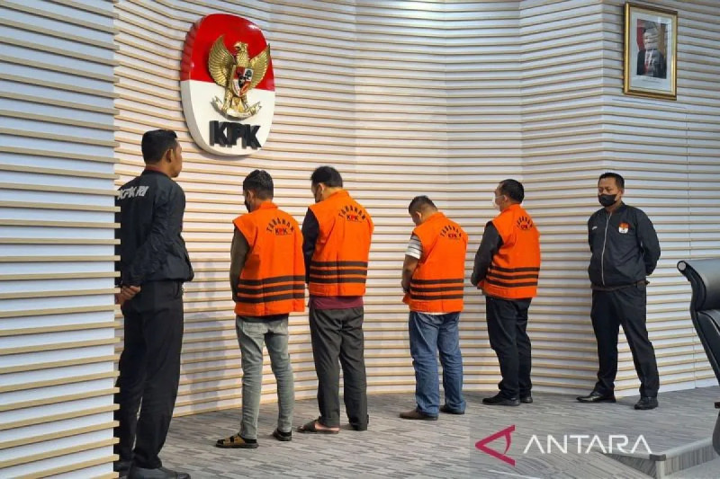 Bupati Labuhan Batu jadi tersangka OTT KPK