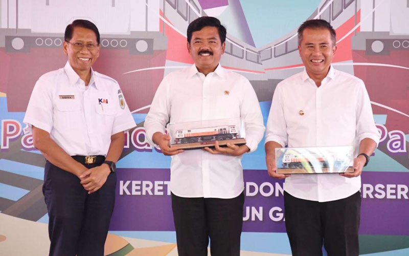Menteri ATR/BPN Resmikan Pengoperasian Kereta Api Papandayan