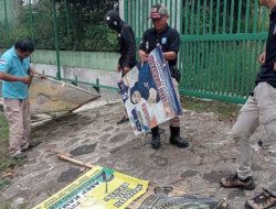 Panwascam Serangpanjang Bersihkan APK Selama Masa Tenang Pemilu 2024