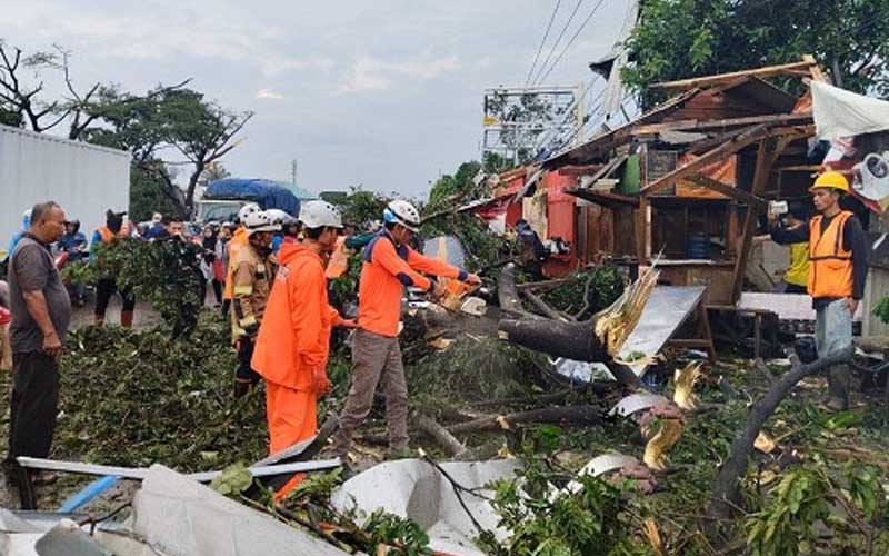 Angin Puting Beliung Melanda Dua Desa di Sumedang