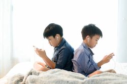 Waspadai Autisme Virtual pada Anak Akibat Penggunaan Gawai Berlebihan