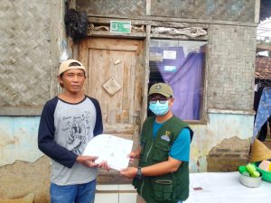 BAZNAS Subang Berikan Bantuan Dana Stimulan Rutilahu ke Warga Desa Gunungsari