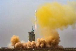 China Luncurkan Satelit untuk Eksplorasi Ruang Angkasa