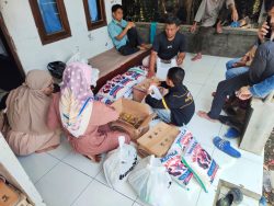 DAHANA Bagikan Sembako ke Anggota Pertuni Subang
