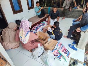 DAHANA Bagikan Sembako ke Anggota Pertuni Subang