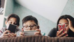 Mengurangi Waktu Screen Time Jadi Kunci Tingkatkan Produktivitas dan Kesejahteraan Mental