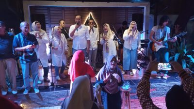 Tembang Kenangan Koes Plus Menghipnotis Pengunjung Pendopo Coffee Purwakarta