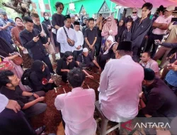Aktris dan Penyanyi Puput Novel Dimakamkan di TPU Sanjaya
