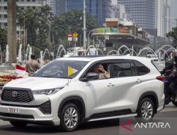 Kesederhanaan Paus Fransiskus: Teladan Bagi Pemimpin dan Masyarakat