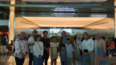 Jelang Pencoblosan Pilkada, Kang Jimat dan Istri Laksanakan Ibadah Umrah