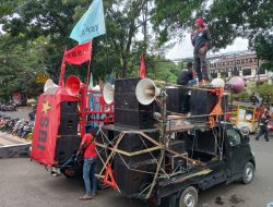 Buruh Tuntut Pembatalan Omnibus Law di Depan Kantor Disnaker Subang