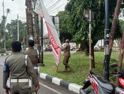 Sembilan Alat Peraga Sosialisasi tak Berijin Ditertibkan SATPOLDAMKAR Subang