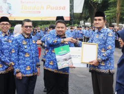 Jelang Libur Idulfitri, Kang Rey Berikan Penghargaan