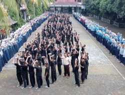 SMPN 1 Purwakarta Olah 580 Kg Sampah Plastik Jadi Ekobrik Peringati Harkitnas 2025