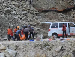 Tim Gabungan Temukan Tiga Korban Longsor Tambang Gunung Kuda, Total Korban Tewas Capai 17 Orang