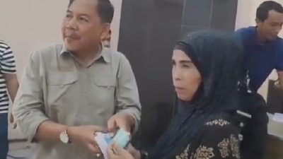 Bantuan Penggantian Dagangan Dari CSR BJB Pusat Bagi Pedagang Terdampak Penggusuran di Jalancagak Subang