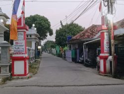 Warga Karawang Keluhkan Pemasangan Tiang Internet Tengah Malam