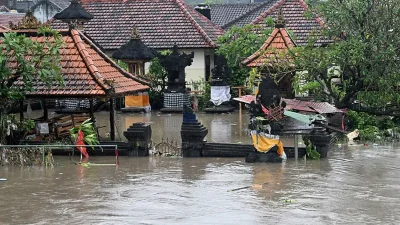 Banjir Bandang Terjang Jembrana, Jembatan Putus dan Ratusan Warga Mengungsi