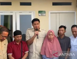 Menteri Maruarar Serahkan Rumah Subsidi untuk Keluarga Almarhum Affan di Cileungsi