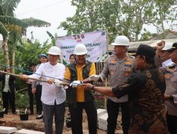 Polres Subang Bangunkan Rumah untuk Pasangan Lansia di Desa Blanakan