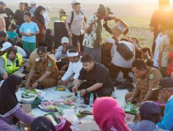 Syukuran Jalan Leucir, Bupati Papahare dengan Warga Bobos